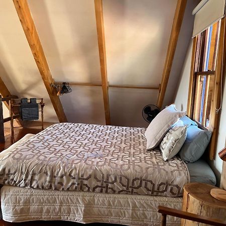 מסטרטון Tree Hut Cottage מראה חיצוני תמונה