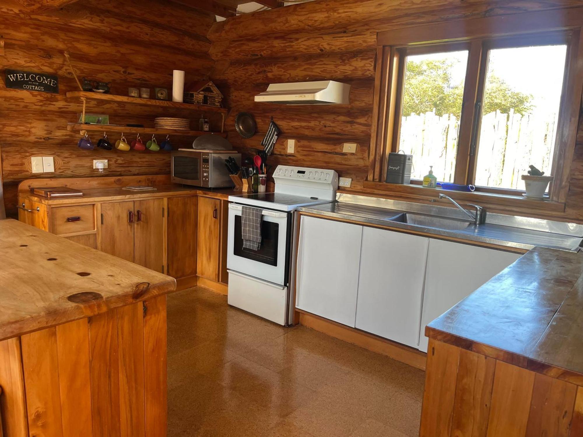 מסטרטון Tree Hut Cottage מראה חיצוני תמונה